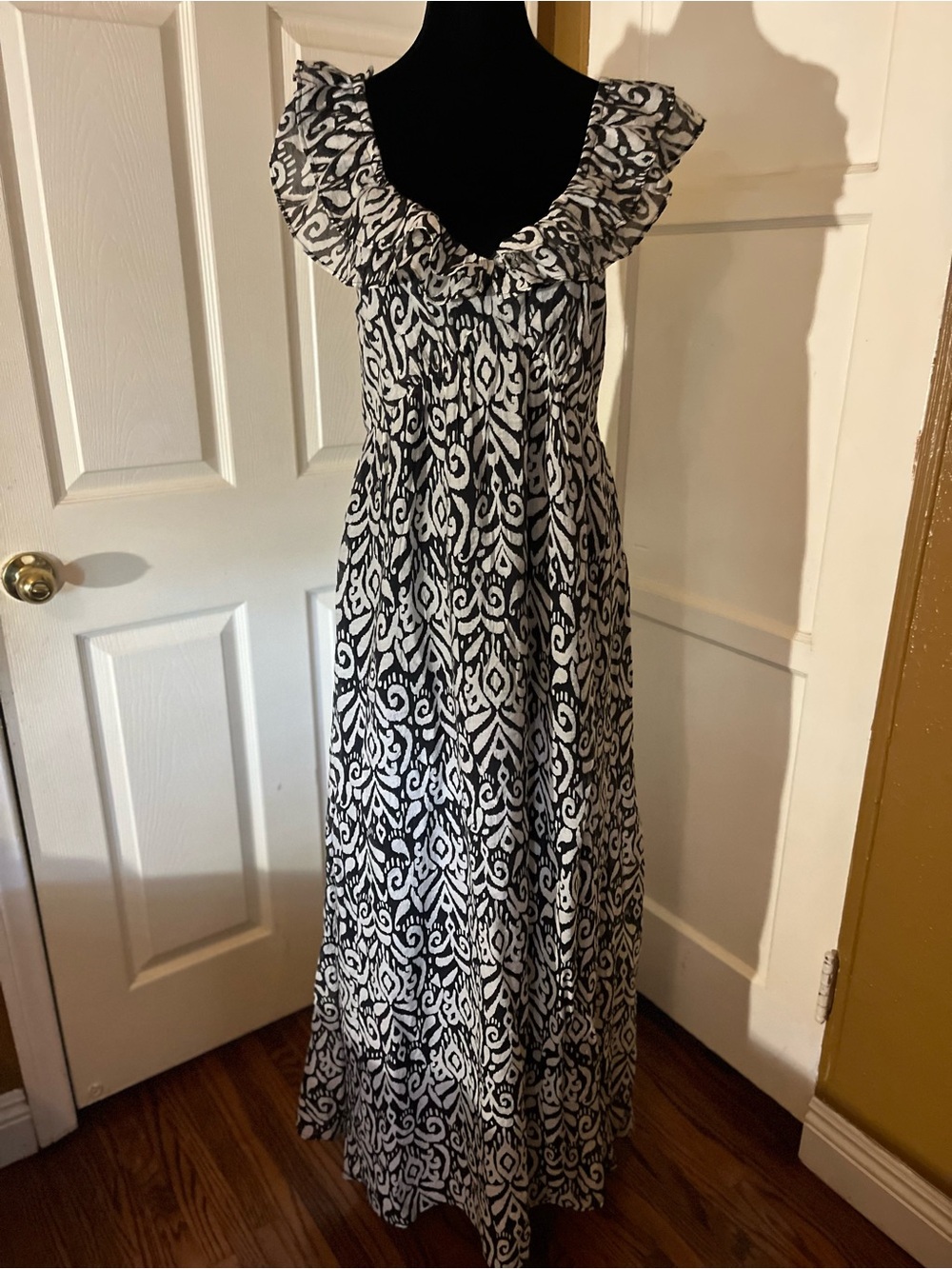 C&A Black and White Patterned size 8/40